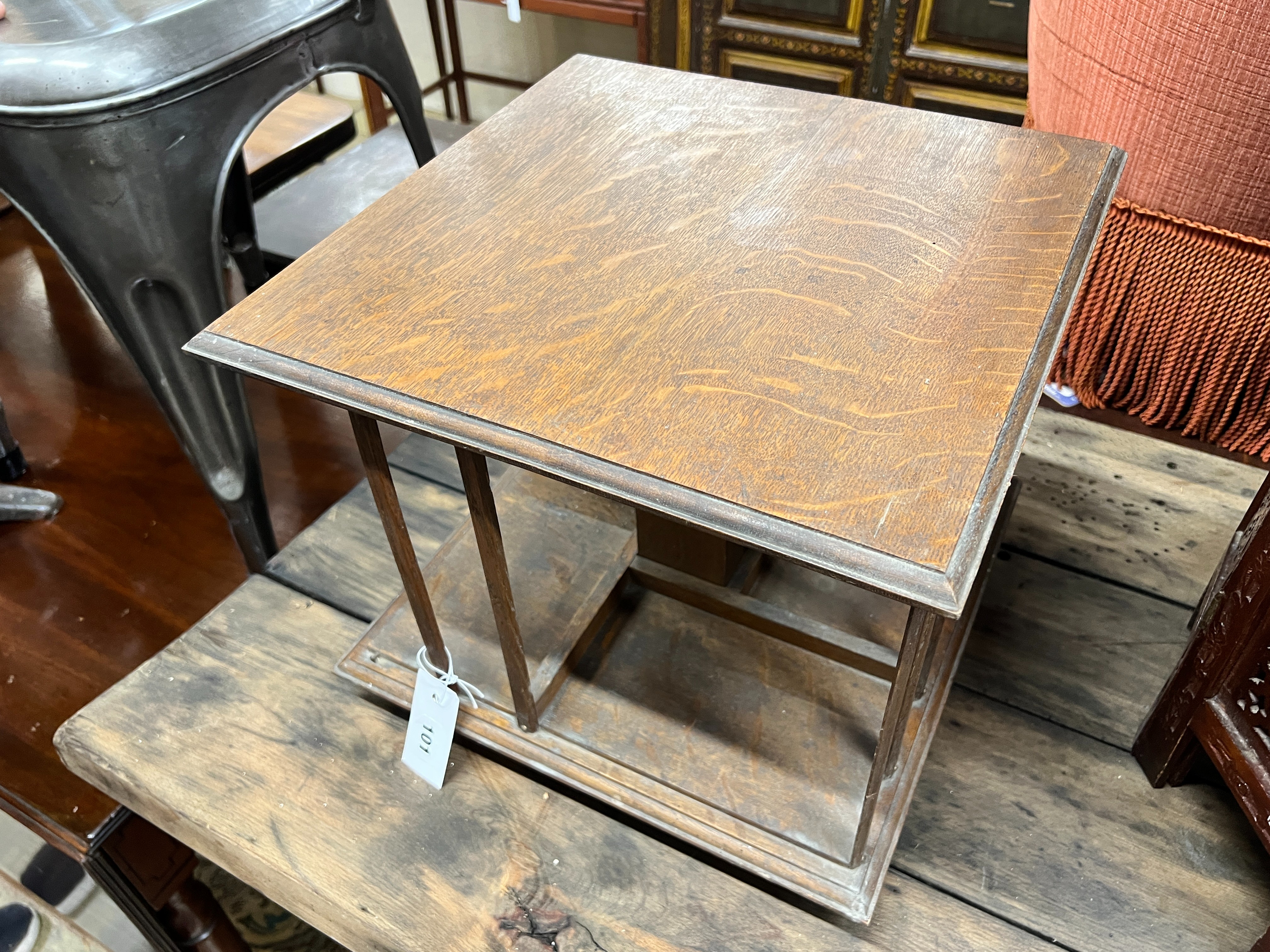 An Edwardian oak table top revolving bookcase, width 37cm, height 31cm